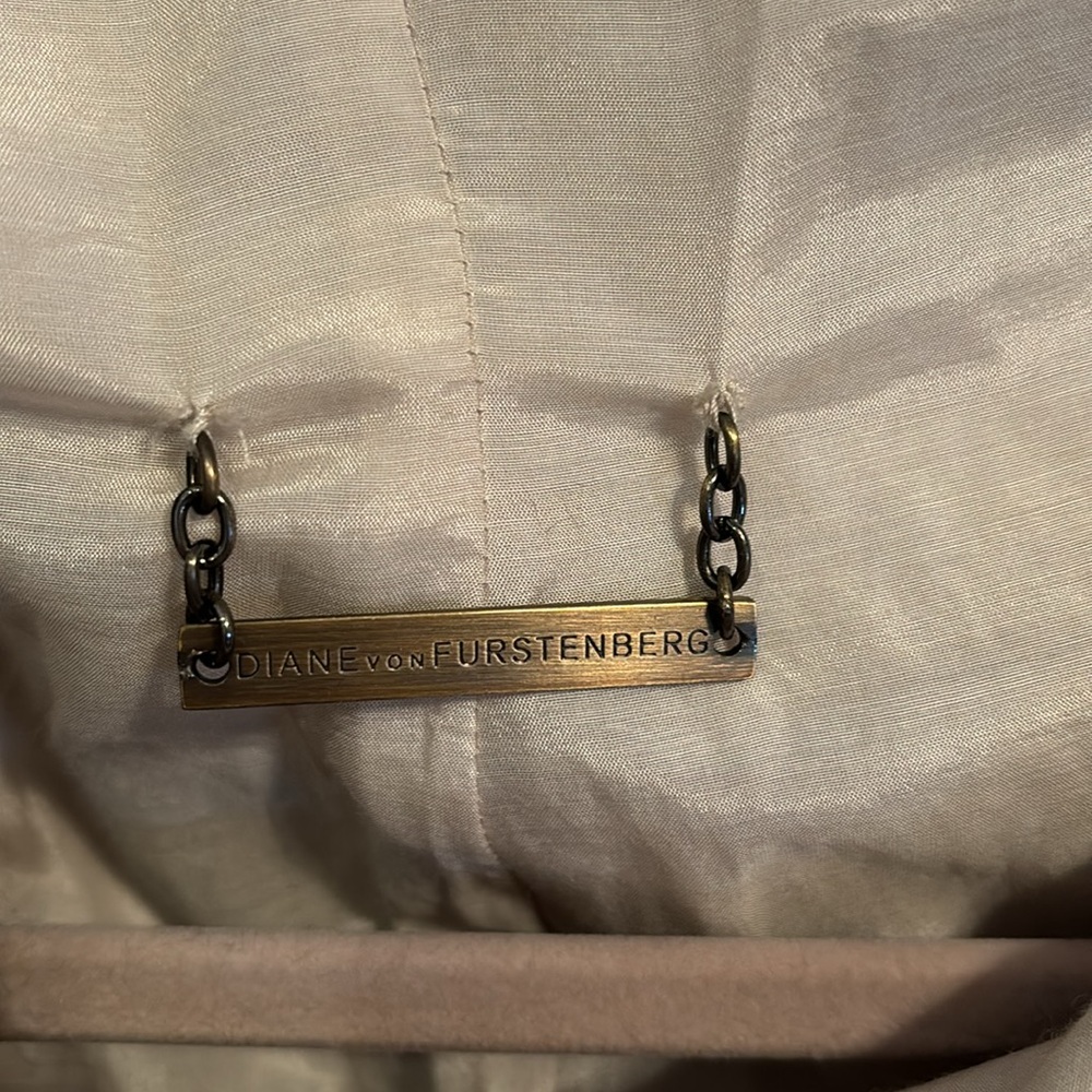 Diane Vin Furstenberg rain jacket - Picture 3 of 12